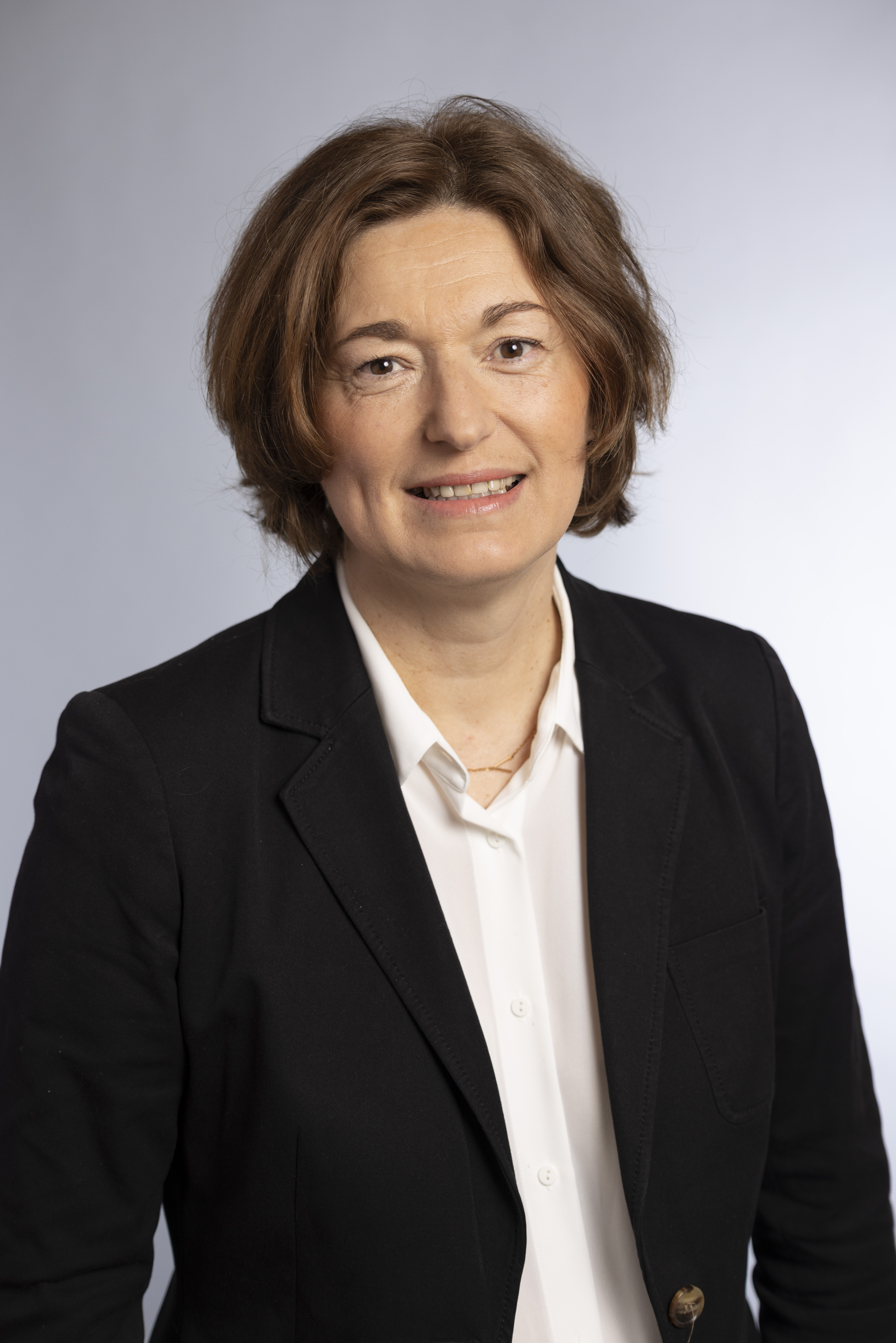 Catherine DE CUBBER